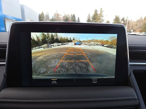 Used 2022 Chevrolet Suburban LT image 12