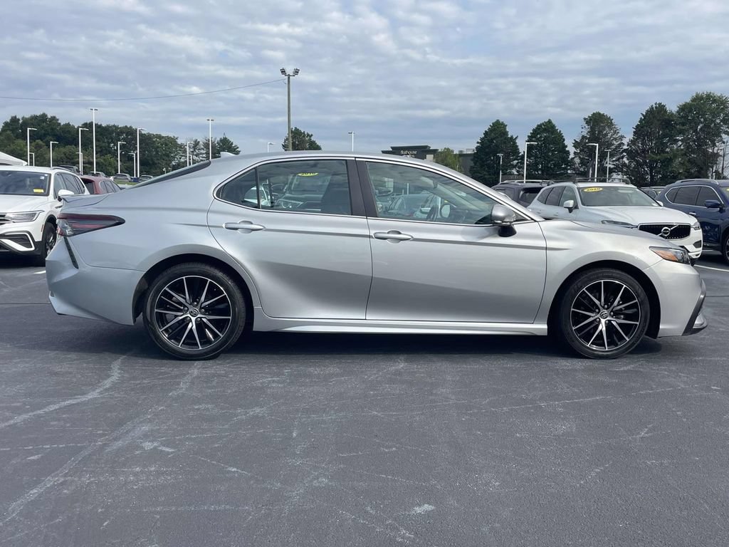 Used 2024 Toyota Camry SE FWD image 8