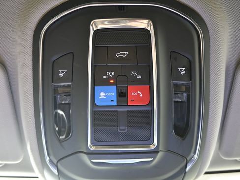 Used 2023 Jeep Grand Cherokee L Limited w/ Luxury Tech Group II AWD/4WD image 34