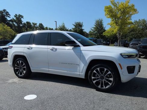 Used 2022 Jeep Grand Cherokee Overland AWD/4WD image 2