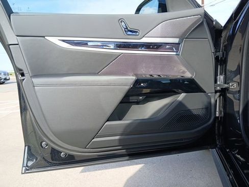 New 2026 BMW 740i w/ Executive Package image 20