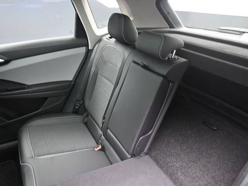 Used 2022 Volkswagen Taos SE FWD image 22