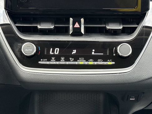 Used 2025 Toyota Corolla LE FWD image 15