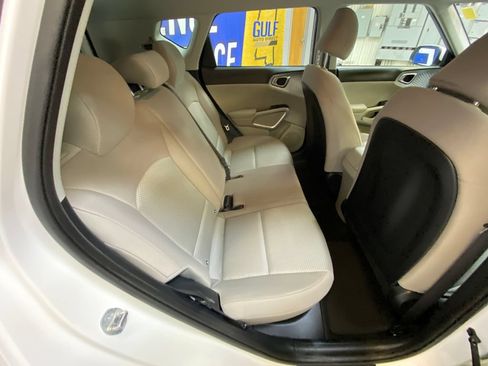 Used 2025 Kia Soul FWD image 27