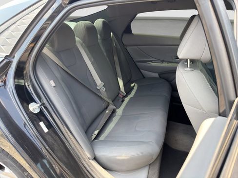 Used 2024 Hyundai Elantra SE FWD image 19