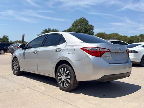 Used 2016 Toyota Corolla LE FWD image 5