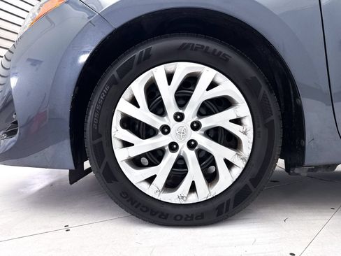 Used 2017 Toyota Corolla LE w/ Carpet Mat Package (TMS) FWD image 4