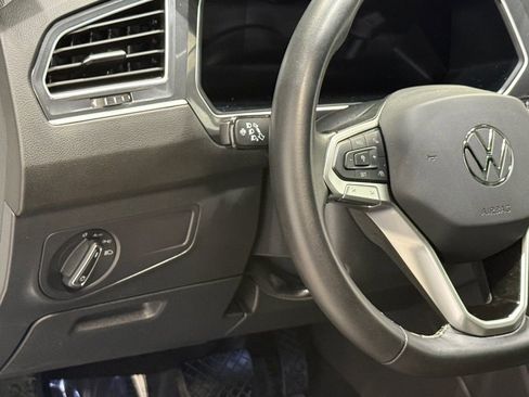 Used 2024 Volkswagen Tiguan SE image 15