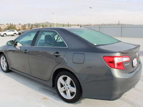 Used 2014 Toyota Camry SE image 5