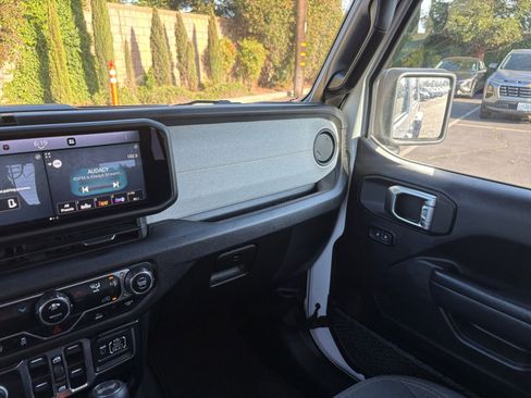 Used 2025 Jeep Wrangler Unlimited Sport AWD/4WD image 34