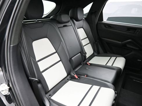 Certified 2025 Porsche Cayenne GTS image 27