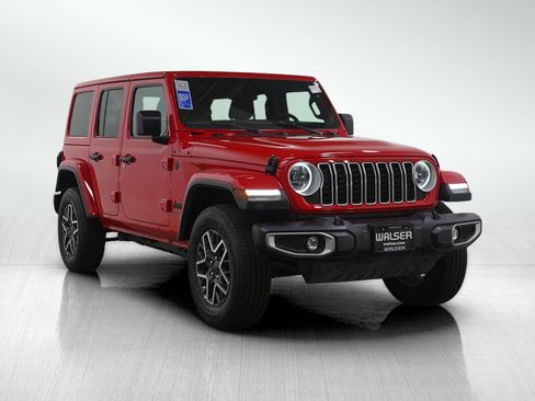 Used 2025 Jeep Wrangler Sahara image 7
