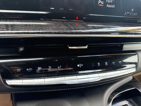 Used 2021 Cadillac Escalade ESV Premium Luxury image 17