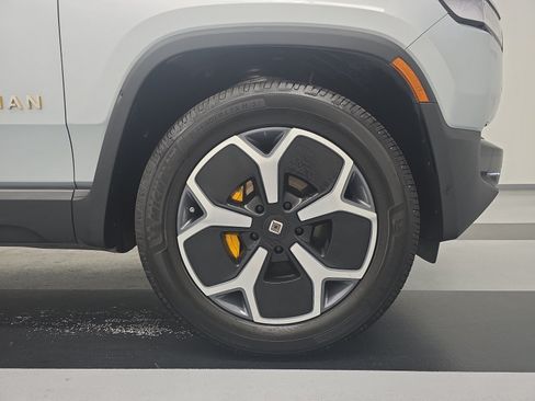 Used 2024 Rivian R1S Adventure AWD/4WD image 11
