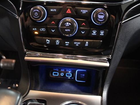 Used 2019 Jeep Grand Cherokee Limited AWD/4WD image 33