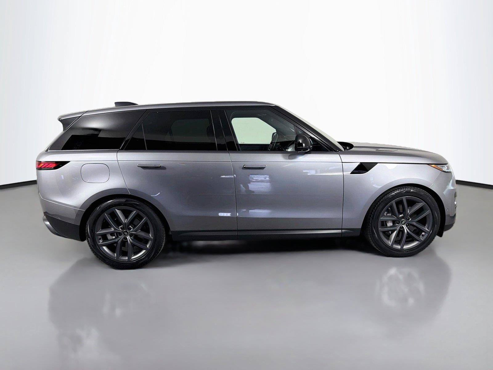 Certified 2025 Land Rover Range Rover Sport SE AWD/4WD image 4