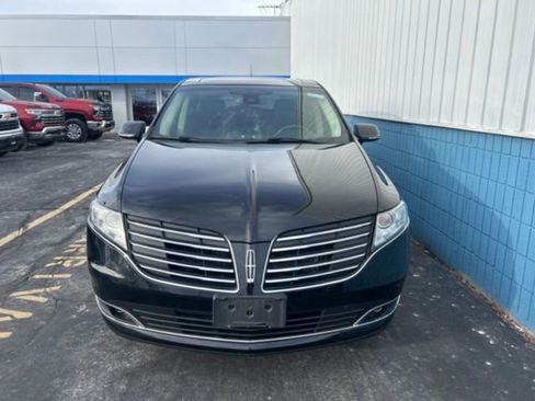 Used 2018 Lincoln MKT AWD image 14