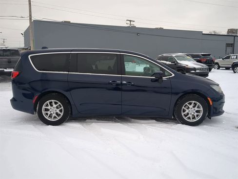 Used 2017 Chrysler Pacifica Touring image 15