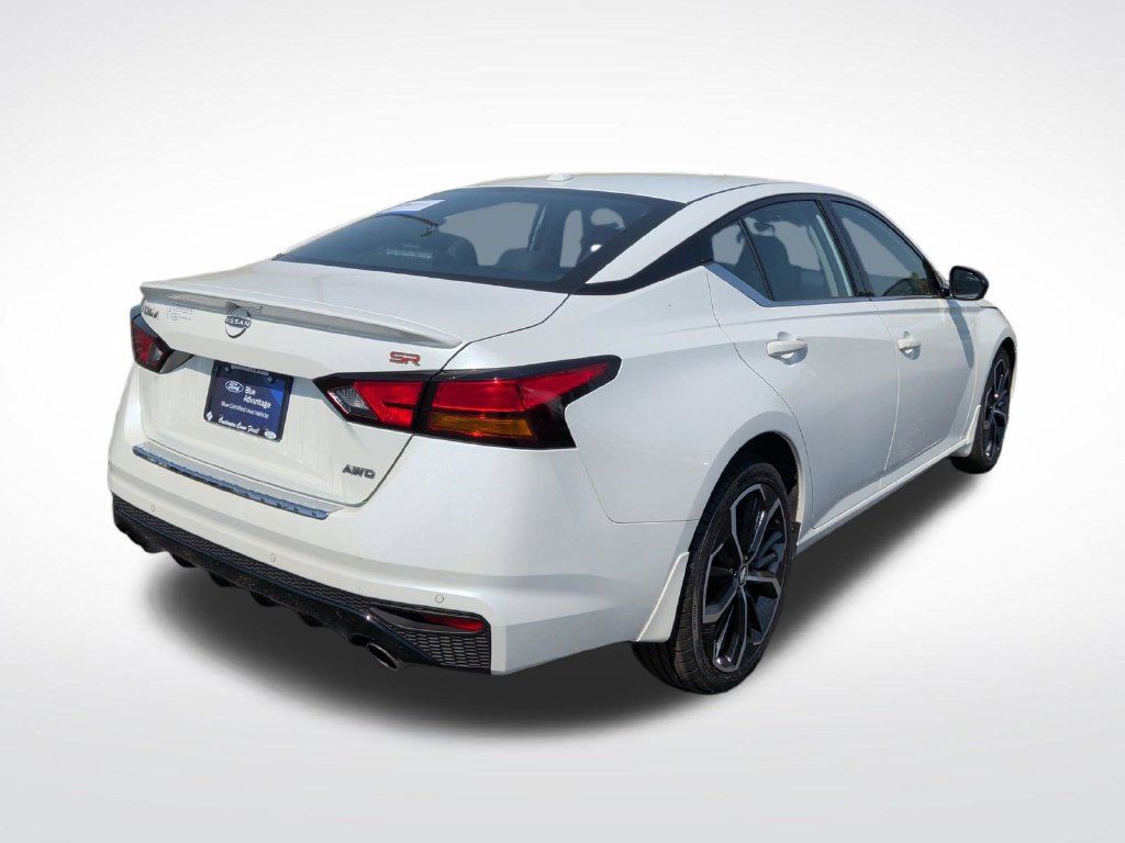 Used 2023 Nissan Altima 2.5 SR w/ SR Premium Package AWD/4WD image 7