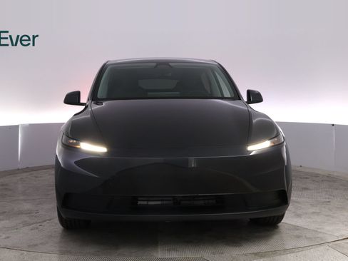 Used 2026 Tesla Model Y Long Range RWD image 12
