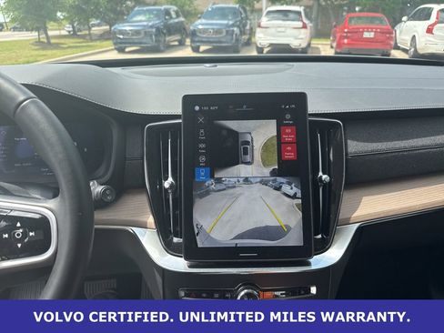 Certified 2025 Volvo XC90 B6 Plus image 25