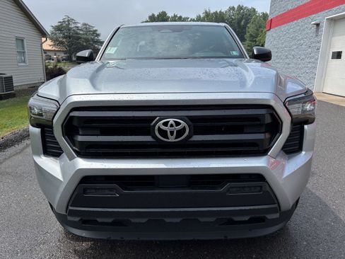 Used 2025 Toyota Tacoma SR AWD/4WD image 8