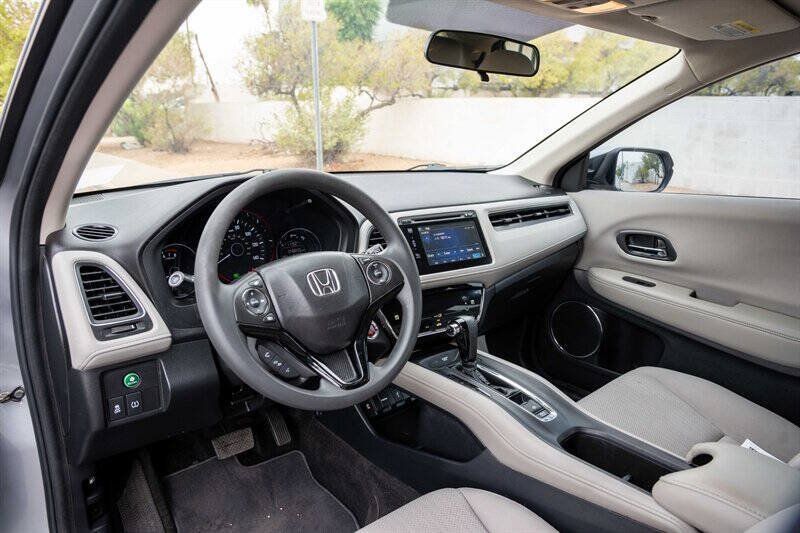 Used 2017 Honda HR-V EX image 9