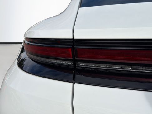 Used 2025 Porsche Panamera 4 image 10