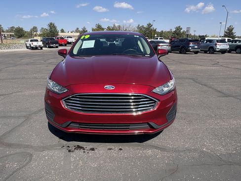 Used 2019 Ford Fusion SE image 4