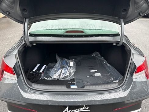Certified 2025 Hyundai Elantra Sport image 23