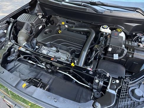 Used 2024 GMC Terrain SLT image 37