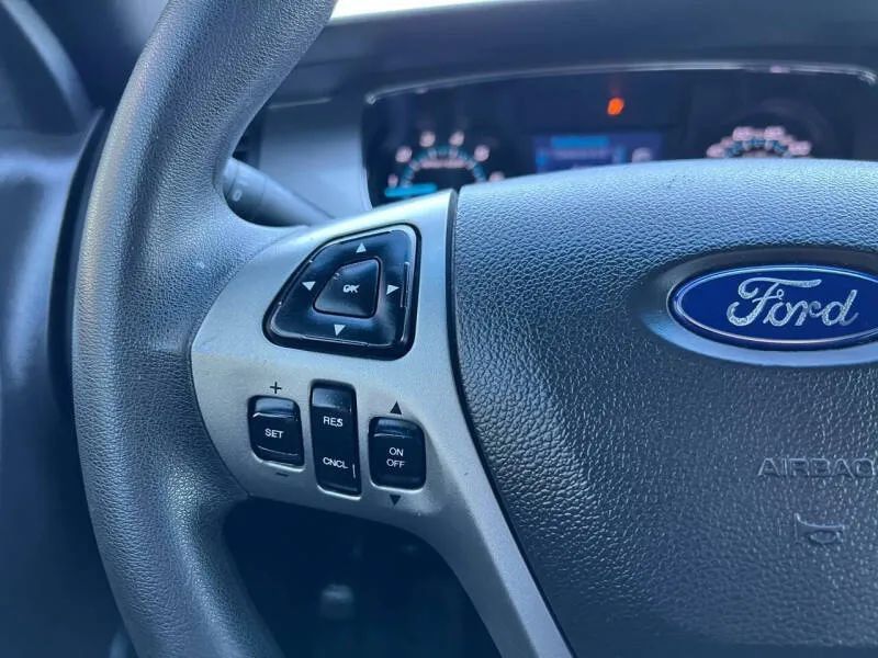Used 2015 Ford Taurus SEL FWD image 20
