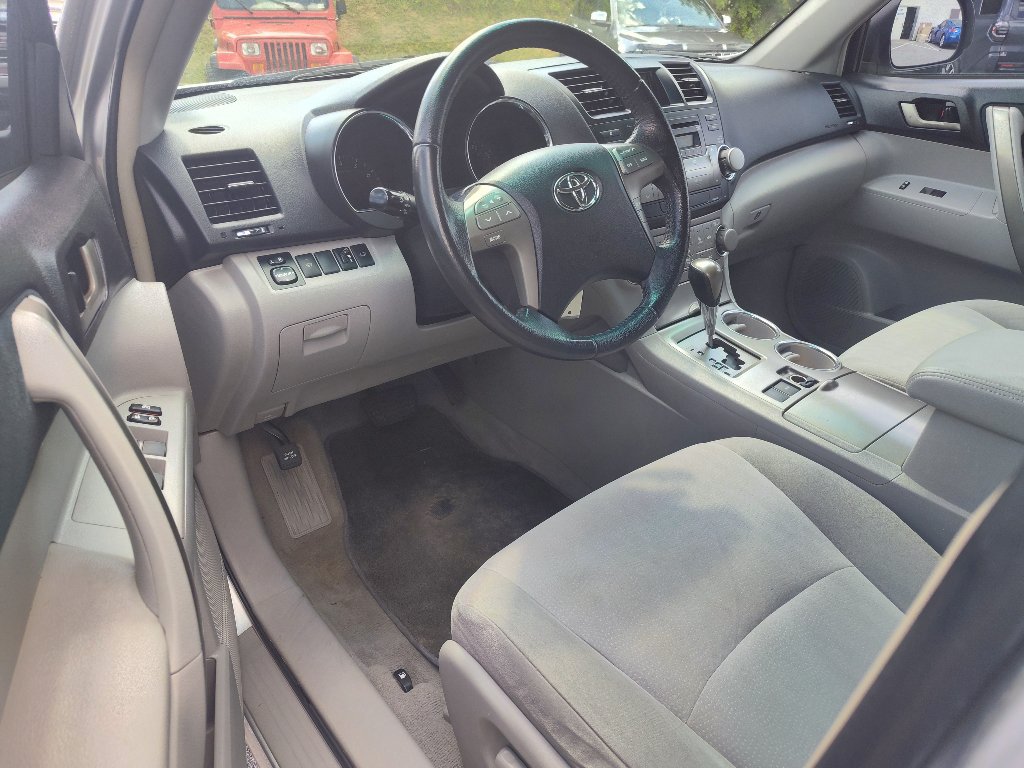 Used 2010 Toyota Highlander Sport w/ Extra Value Pkg 4 FWD image 14