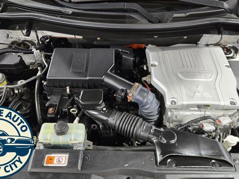 Used 2018 Mitsubishi Outlander SEL image 37