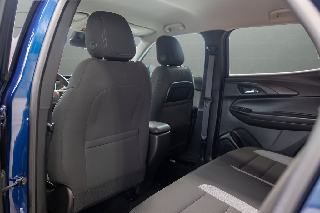 Used 2023 Chevrolet TrailBlazer LT FWD image 45