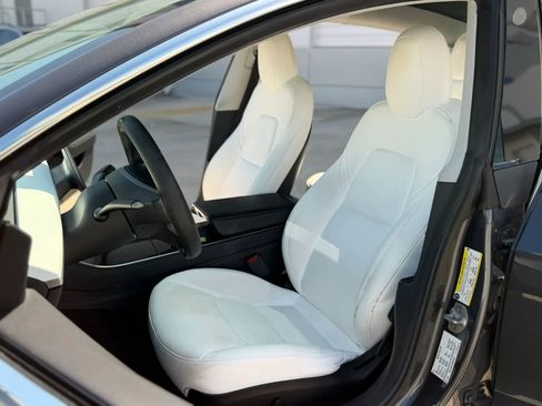 Used 2019 Tesla Model 3 Mid Range RWD image 18
