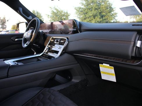 New 2025 Nissan Armada Platinum w/ Convenience Package image 12