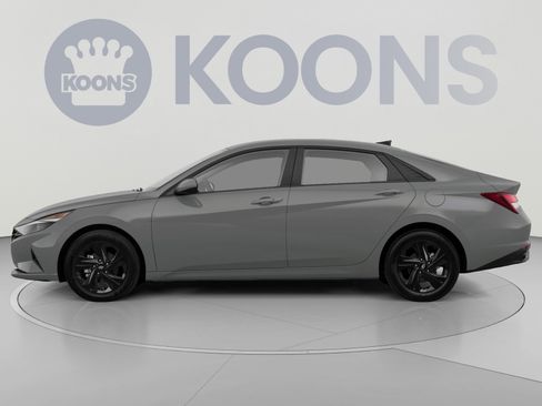 Used 2023 Hyundai Elantra SEL w/ Cargo Package FWD image 2