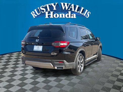 Used 2024 Honda Pilot Touring image 2