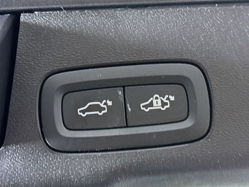 Used 2025 Volvo XC60 B5 Plus image 30