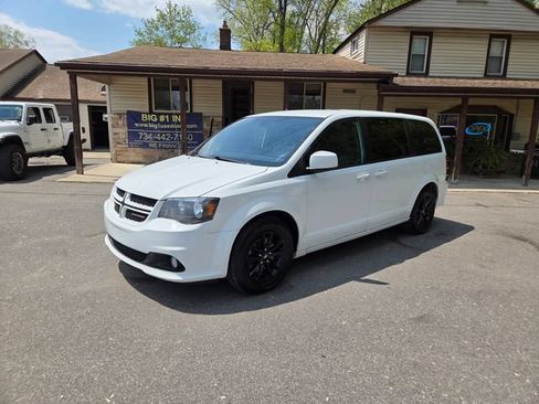 Used 2020 Dodge Grand Caravan GT FWD image 2