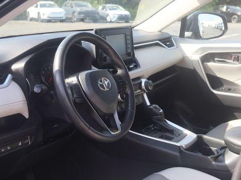 Used 2019 Toyota RAV4 XLE Premium w/ Cold Weather Package AWD/4WD image 9