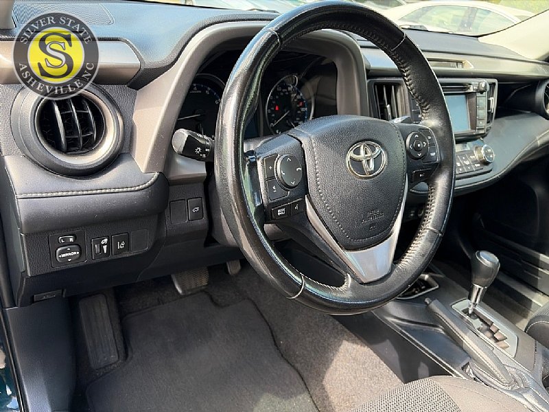 Used 2018 Toyota RAV4 XLE FWD image 21