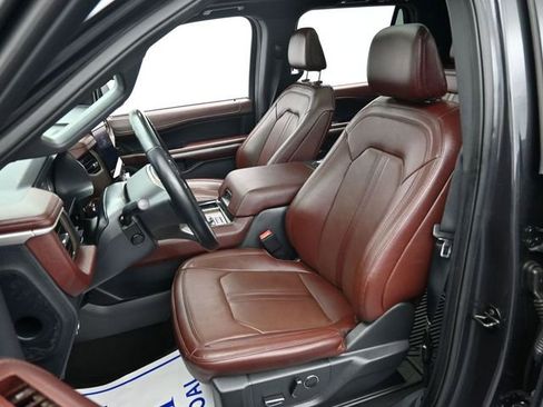 Used 2024 Ford Expedition Limited image 11