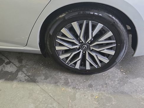 Used 2024 Nissan Altima 2.5 SV image 31