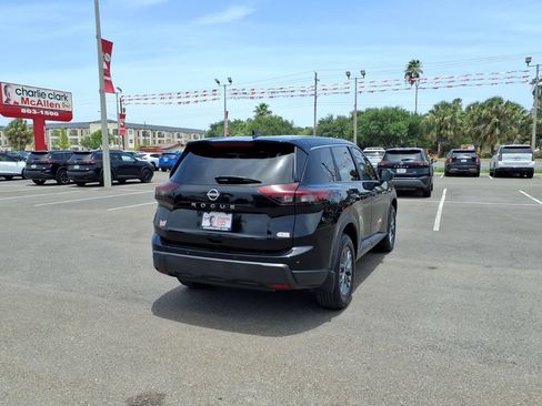 Used 2024 Nissan Rogue S FWD image 5