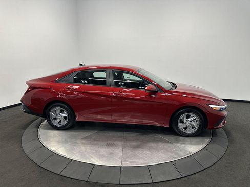 Certified 2024 Hyundai Elantra SE FWD image 8