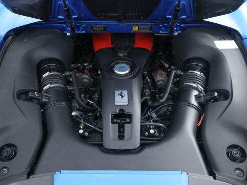 Certified 2022 Ferrari F8 Tributo RWD image 38