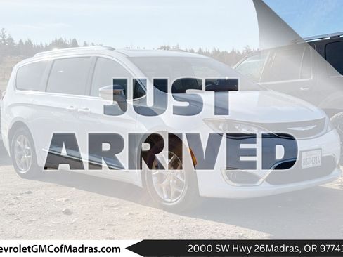 Used 2018 Chrysler Pacifica Limited FWD image 1