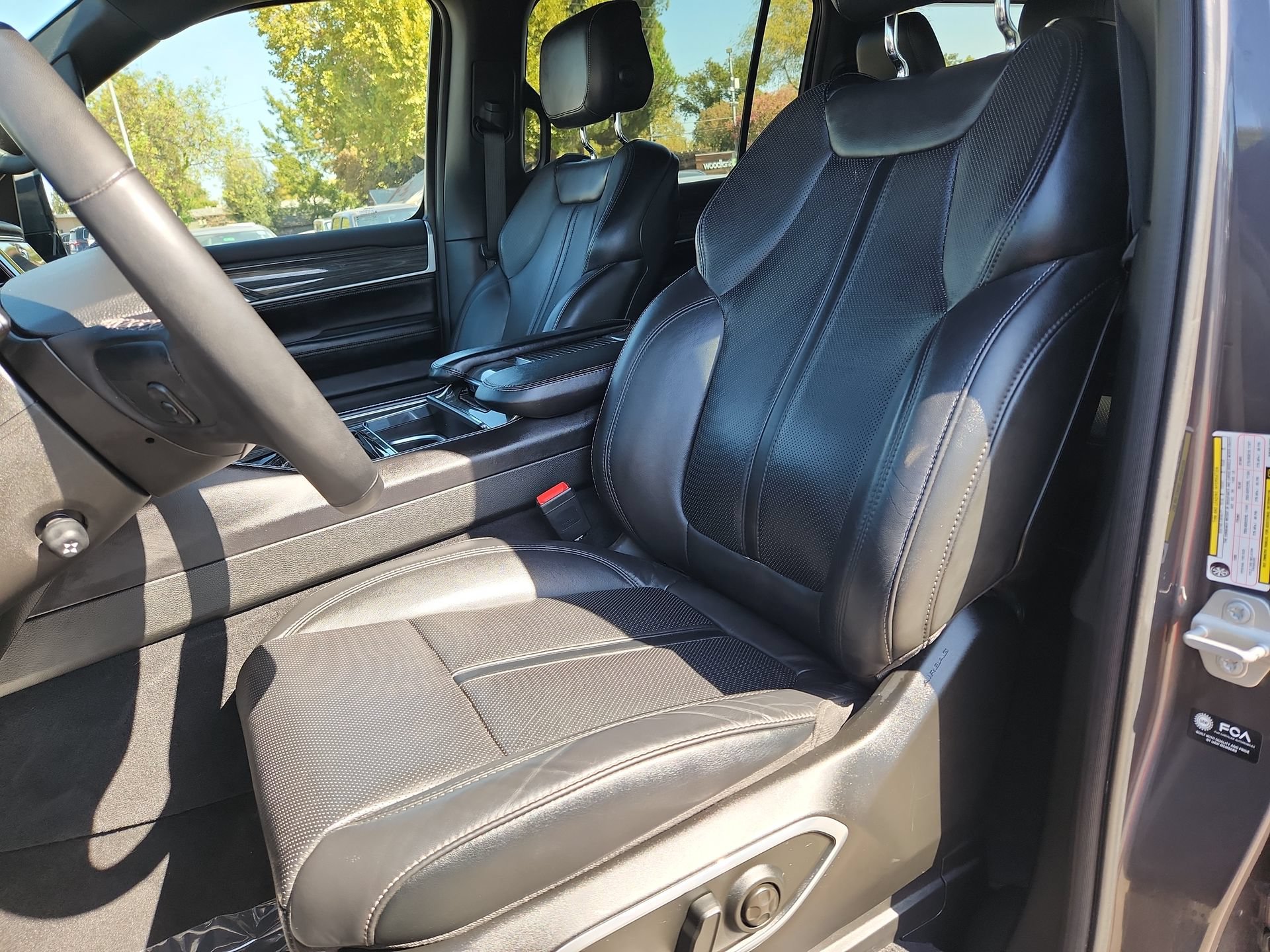 Used 2022 Jeep Wagoneer Series III w/ Premium Group I AWD/4WD image 13